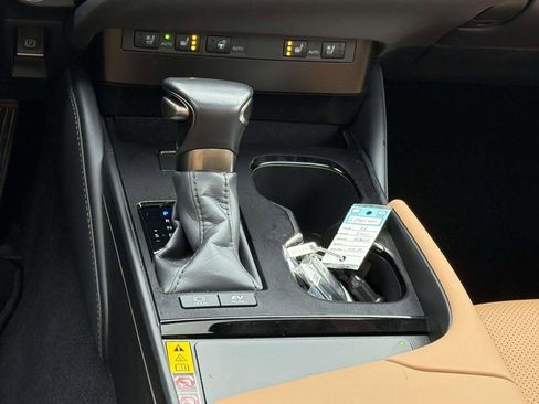 Used 2025 Lexus ES 300h w/ Premium Package image 19