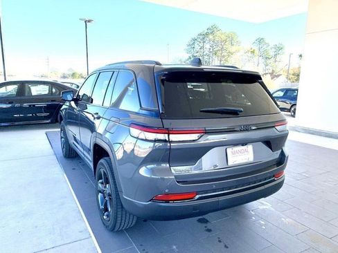 Used 2023 Jeep Grand Cherokee Altitude image 8