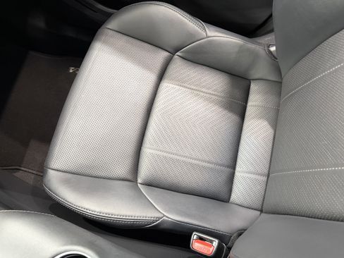 Used 2021 Toyota Venza XLE w/ Softex Package image 47