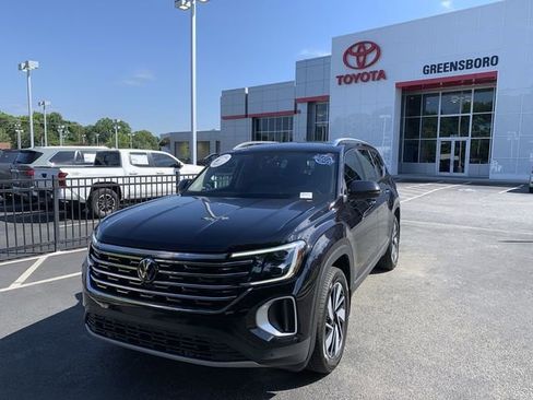 Used 2025 Volkswagen Atlas SEL AWD/4WD image 1