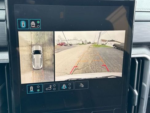 Used 2025 GMC Acadia Elevation image 17