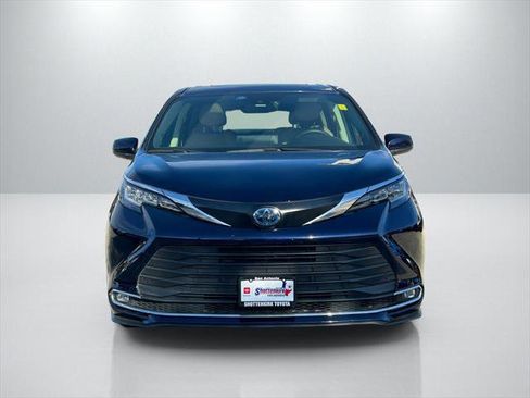 Certified 2023 Toyota Sienna XLE image 2