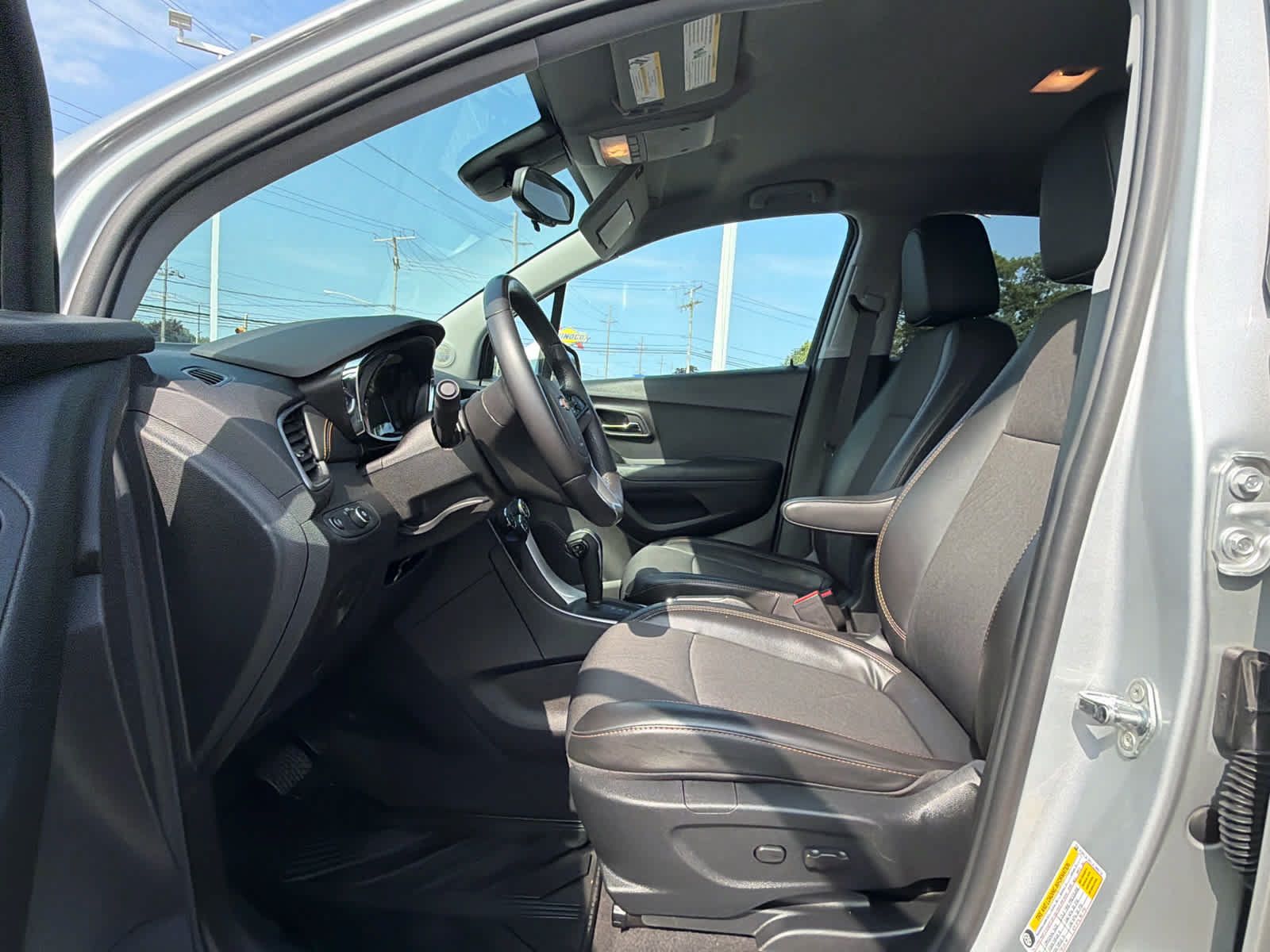 Certified 2018 Chevrolet Trax LT w/ LT Convenience Package FWD image 9