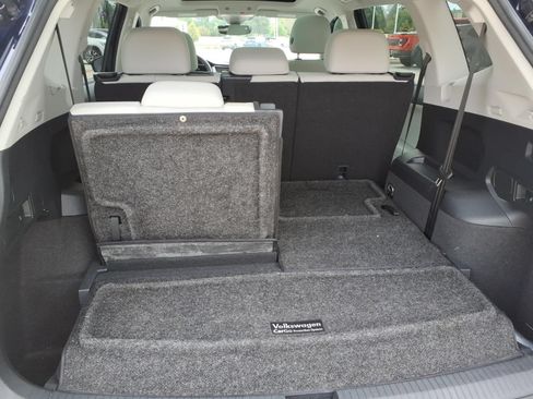 Certified 2023 Volkswagen Tiguan SE FWD image 9