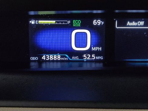 Used 2019 Toyota Prius Limited image 23
