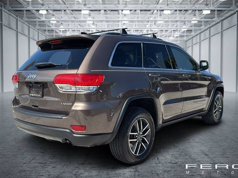 Used 2019 Jeep Grand Cherokee Laredo w/ 18" Wheel & 8.4" Radio Group AWD/4WD image 5