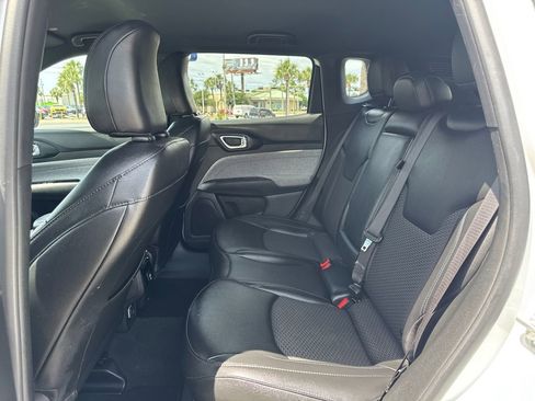 Used 2024 Jeep Compass Latitude AWD/4WD image 14