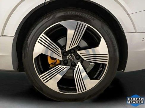 Used 2023 Audi e-tron Premium Plus image 31