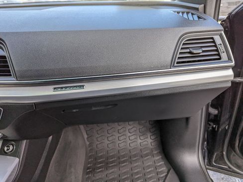 Used 2020 Audi Q5 2.0T Titanium Premium Plus w/ Premium Plus Package image 38