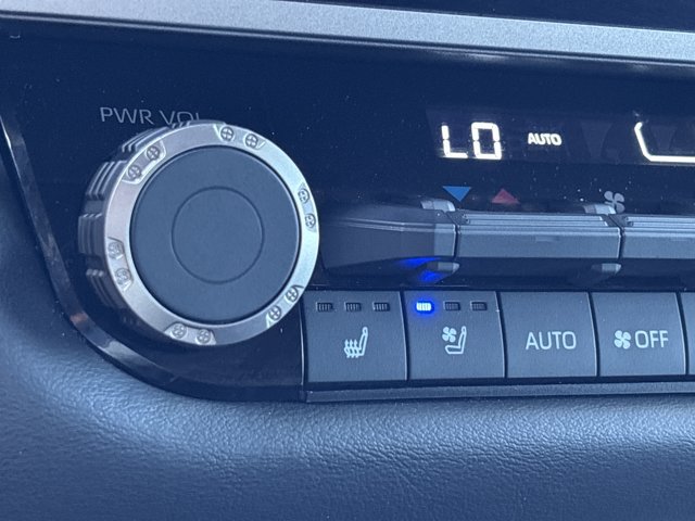 Used 2026 Toyota Sequoia Platinum AWD/4WD image 39