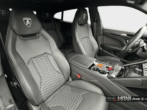 Used 2022 Lamborghini Urus AWD/4WD image 12