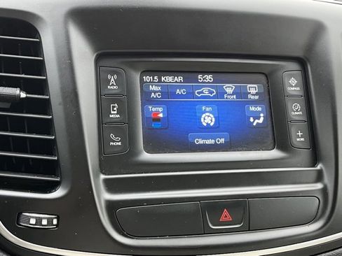 Used 2015 Chrysler 200 Limited image 46