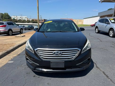 Used 2017 Hyundai Sonata SE FWD image 2