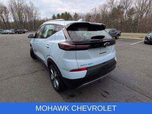 Used 2022 Chevrolet Bolt EUV LT w/ Convenience Package image 3