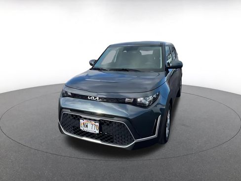 Used 2025 Kia Soul LX w/ LX Technology Package FWD image 6