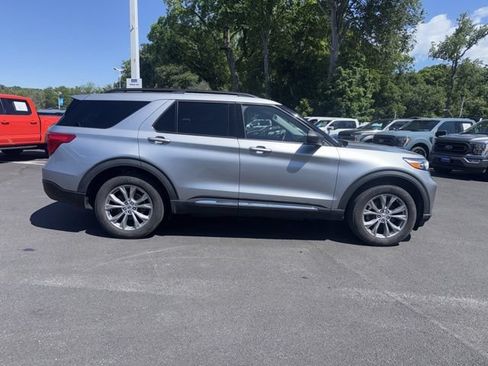 Used 2023 Ford Explorer XLT w/ Equipment Group 202A AWD/4WD image 11