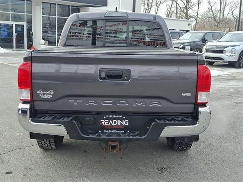Used 2017 Toyota Tacoma SR5 w/ Tow Package image 6