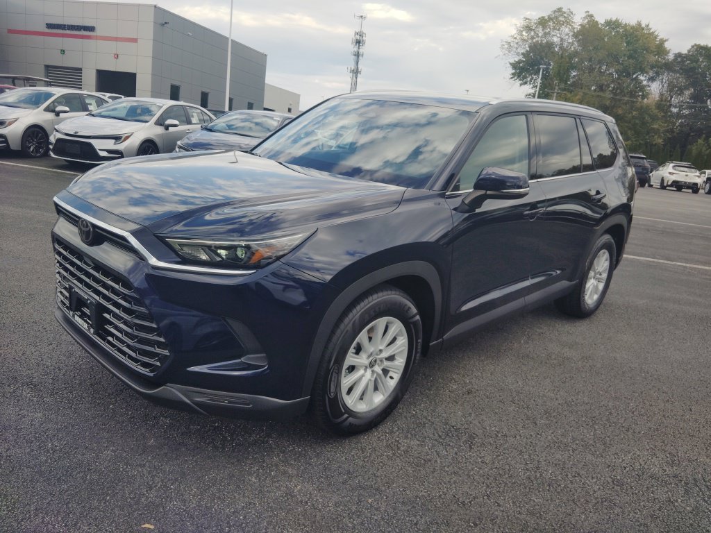 New 2026 Toyota Grand Highlander XLE FWD image 2