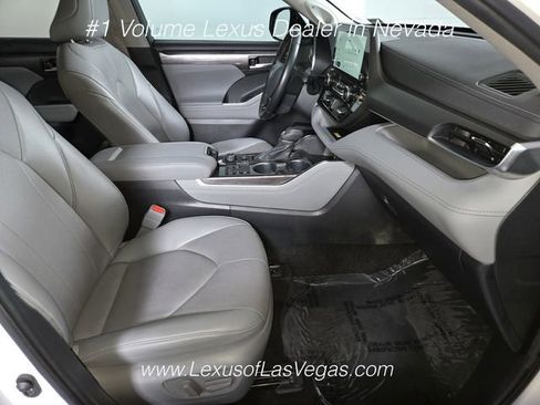 Used 2023 Toyota Highlander Limited AWD/4WD image 24