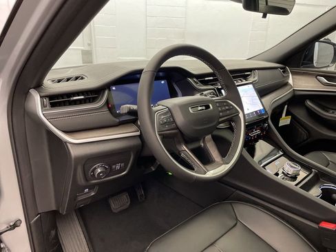 New 2025 Jeep Grand Cherokee Limited image 15