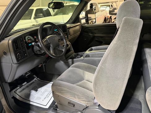 Used 2006 Chevrolet Silverado 3500 LT w/ Heavy-Duty Power Package image 20