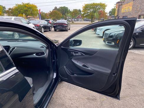 Used 2021 Chevrolet Malibu LT image 28