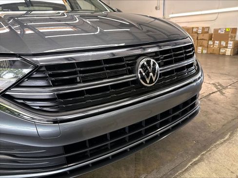 Used 2023 Volkswagen Jetta SE w/ Panoramic Sunroof Package FWD image 34