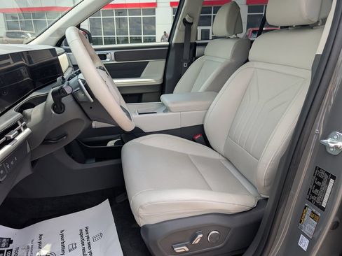 Used 2025 Hyundai Santa Fe SEL FWD image 11