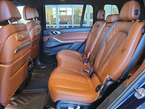 Used 2025 BMW X7 M60i AWD/4WD image 16
