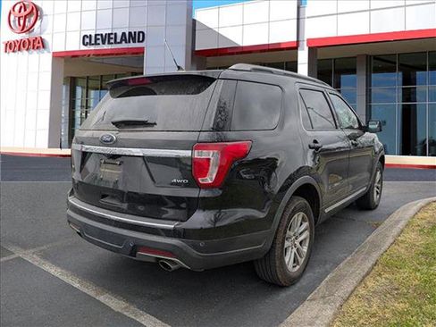 Used 2018 Ford Explorer XLT w/ Equipment Group 202A image 6