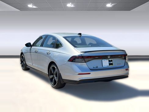 Used 2025 Honda Accord Sport image 3