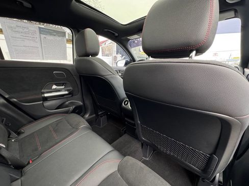 Used 2021 Mercedes-Benz GLA 250 4MATIC image 35