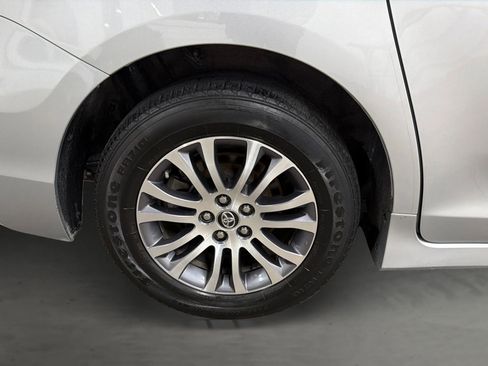 Used 2019 Toyota Sienna XLE image 17