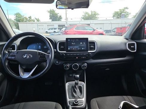 Used 2024 Hyundai Venue SEL FWD image 5