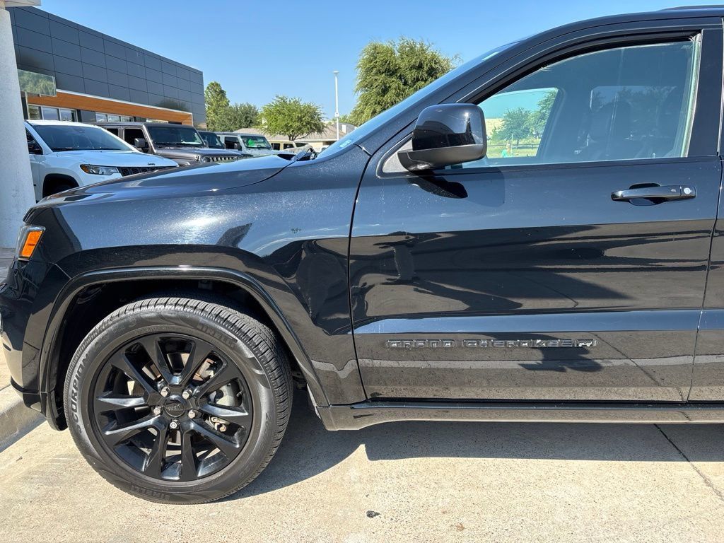 Used 2022 Jeep Grand Cherokee Laredo X RWD image 41