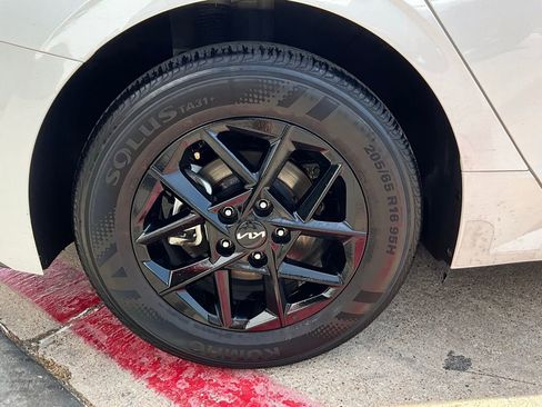 Used 2025 Kia K5 LXS image 9