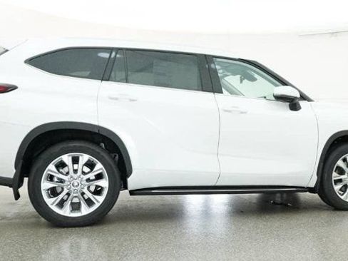 New 2026 Toyota Highlander AWD image 25