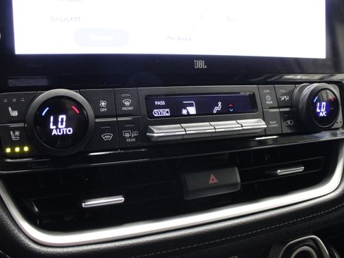 Used 2024 Toyota Grand Highlander AWD image 43