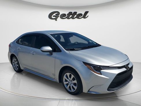 Used 2025 Toyota Corolla LE FWD image 3