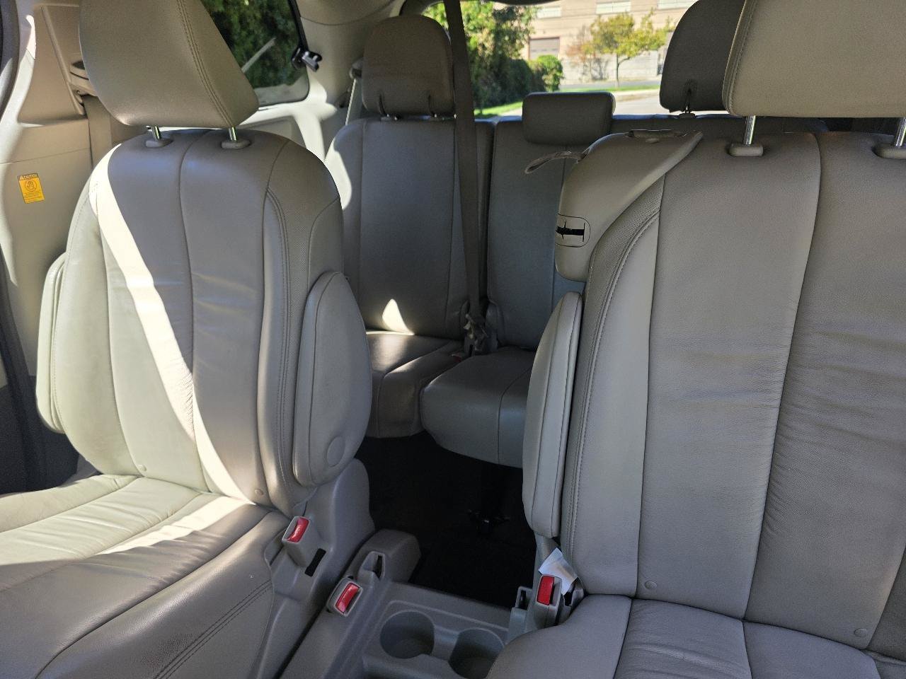 Used 2012 Toyota Sienna XLE FWD image 13