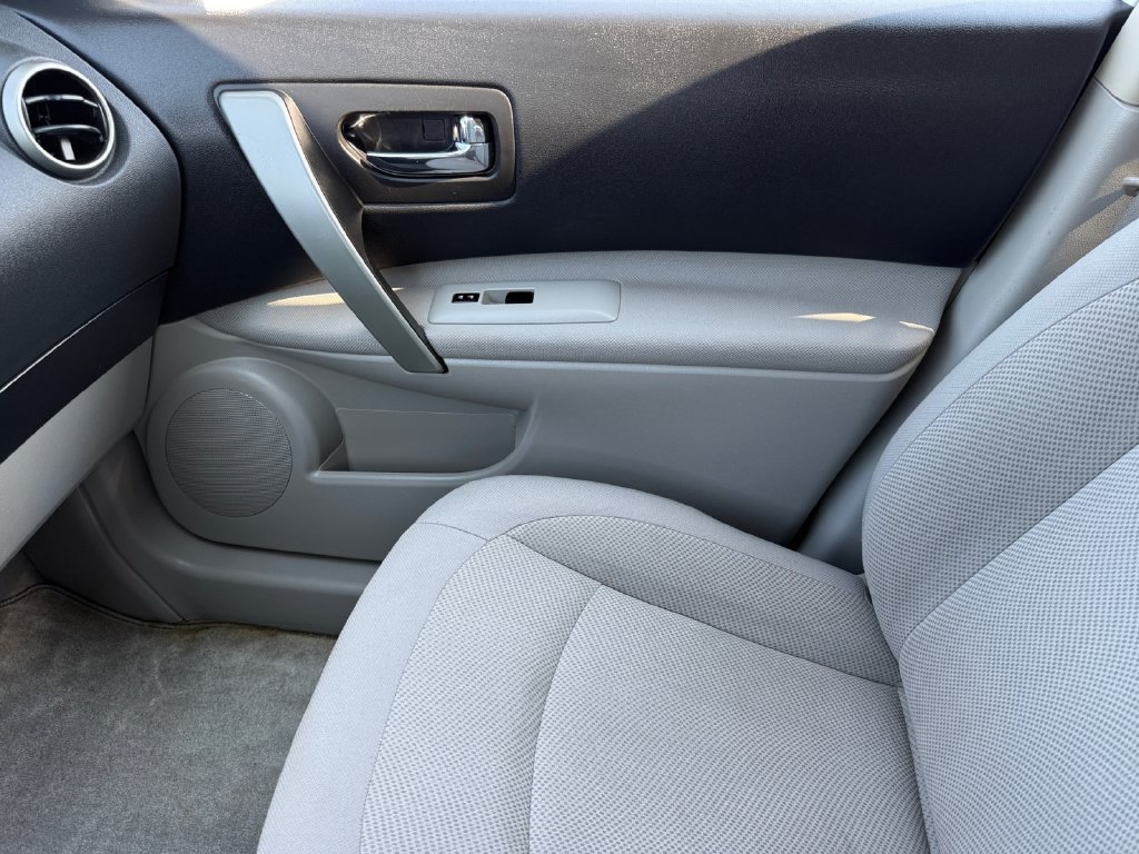 Used 2015 Nissan Rogue S w/ Convenience Package FWD image 28