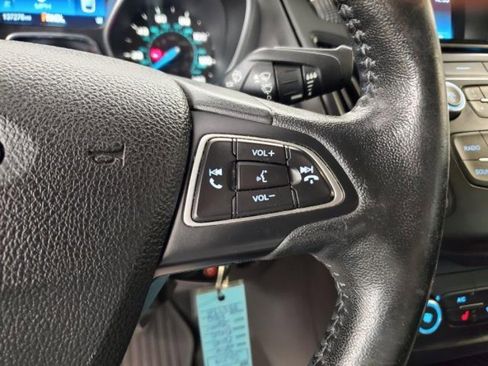 Used 2016 Ford Focus SE w/ SE Winter Package FWD image 17