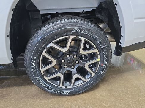 New 2026 RAM 1500 Laramie AWD/4WD image 34