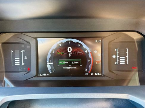Certified 2025 Toyota 4Runner SR5 AWD/4WD image 17