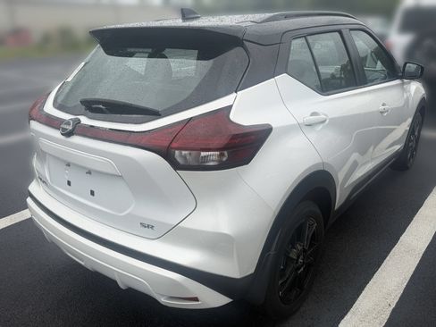 Used 2024 Nissan Kicks SR w/ SR Premium Package FWD image 3
