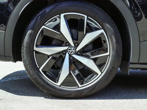 Used 2023 Volkswagen ID.4 S RWD image 9