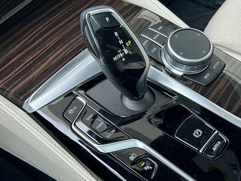 Used 2023 BMW 530e xDrive w/ Executive Package image 24