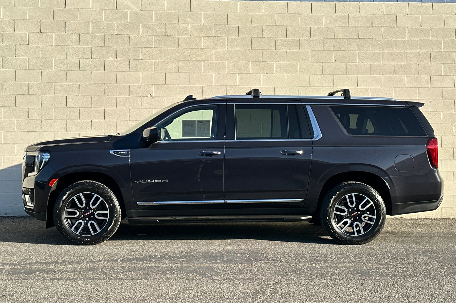Certified 2023 GMC Yukon XL SLT RWD image 7