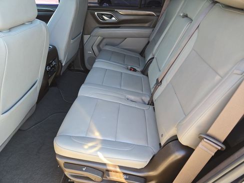 Used 2022 Chevrolet Tahoe LT w/ Luxury Package image 17