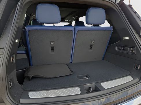 New 2026 Cadillac Vistiq Premium Luxury w/ LPO, Floor Liner Package image 10